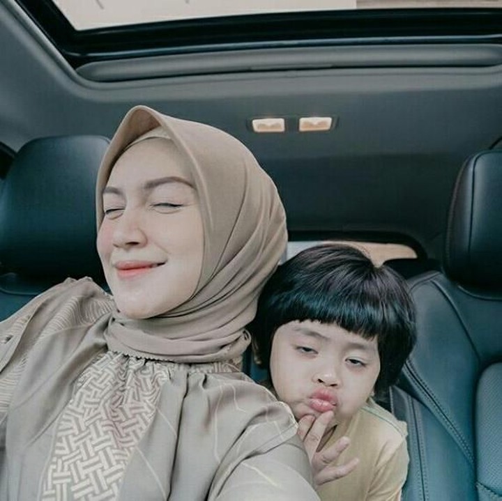 <span style="color: #222222; font-family: Arial, Helvetica, sans-serif; font-size: small;">Sebagai ibu, Melody kerap menyediakan waktu untuk quality time bareng putra sulungnya ini. (Foto: Instagram @melodyprima)</span>