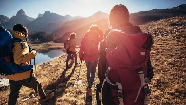 Ikut tur wisata atau open trip bisa jadi jalan keluar untuk melancong dengan biaya lebih murah dan kegiatan lebih terjadwal.