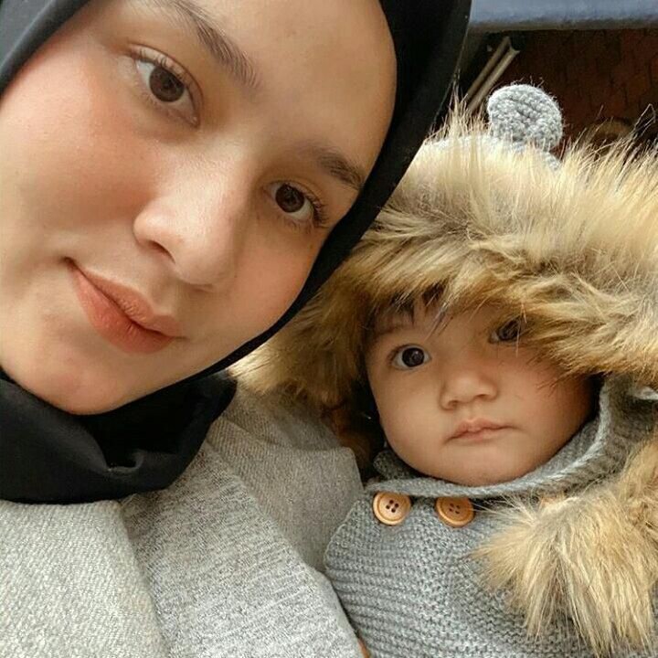<span style="color: #222222; font-family: Arial, Helvetica, sans-serif; font-size: small;"> Wajah Baby Freya seperti fotokopian Bunda Dwi Handa nih. Cantik! (Foto: Instagram @dwihandaanda)</span>