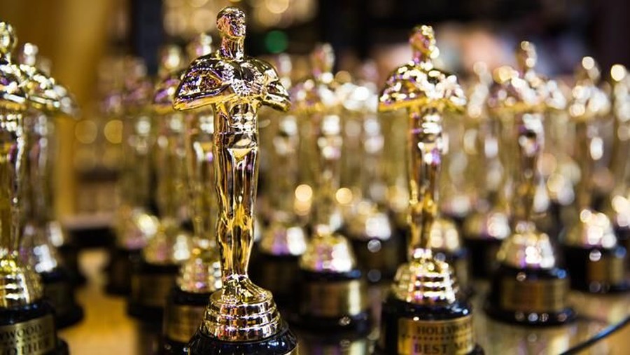 8 Pemeran Utama 'Parasite' Siap Hadiri Oscar 2020 Delapan pemeran utama film Parasite akan menghadiri Oscar 2020, Minggu (9/2) mendatang.