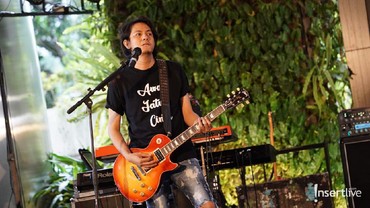 img-title Ternyata, Cinta Gitaris Armada Pernah Tiga Kali Ditolak Sang Istri