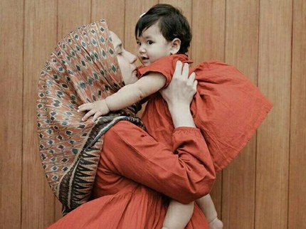 7 Potret Selebgram Dwi Handa dan Putri Kecilnya yang Menggemaskan
