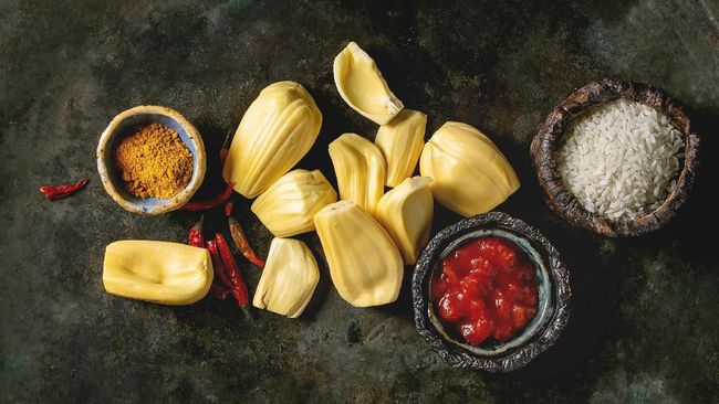 Untuk orang Indonesia, olahan nangka muda bukan hal yang baru, namun di negara lainnya, popularitasnya mulai meroket sebagai pengganti daging.
