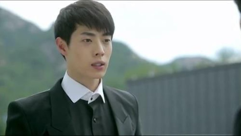 7 Malaikat Maut Tampan di Drama Korea Meski mendapatkan peran yang cukup menyeramkan, tapi ternyata jika tujuh malaikat maut atau grim reaper di drama Korea berikut ini memiliki paras yang tampan.