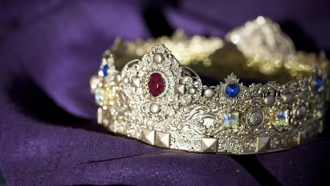 Ratu Margrethe menyerahkan tahtanya kepada Putra Mahkota Frederik pada Minggu (14/1) ini usai menjabat 52 tahun. Ia merasa sekarang waktu tepat turun tahta.