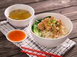 10 Rekomendasi Warung Mi Ayam di Surabaya
