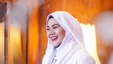 Sarita Abdul Mukti Tampil Tanpa Hijab, Sempat Diduga Shafa Harris