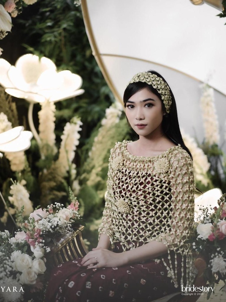 Isyana Sarasvati menggelar acara siraman dan pengajian jelang pernikahan dengan Rayhan Maditra.