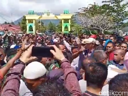Video Suasana Panas Demo Warga Natuna soal Tempat Karantina