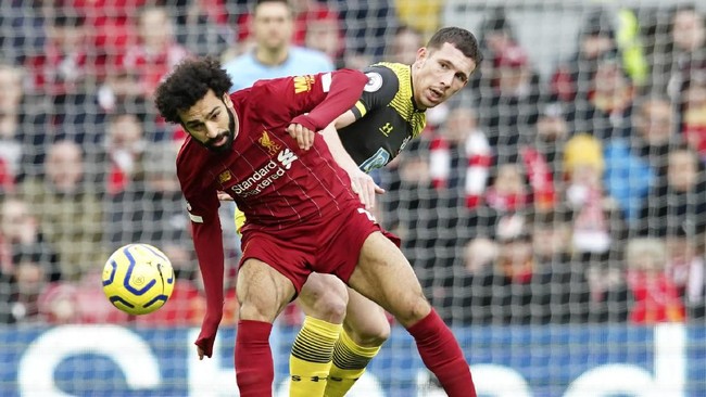 Southampton's Pierre-Emile Hoejbjerg, right, challenges Liverpool's Mohamed Salah during the English Premier League soccer match between Liverpool and Southampton at Anfield Stadium, Liverpool, England, Saturday, February 1, 2020. (AP Photo/Jon Super)