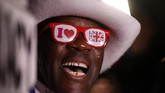 FOTO: Sorak Sorai dan Air Mata Warga Inggris Sambut Brexit Warga Inggris terbelah usai Brexit. Sebagian bersorak, sementara yang lain menangis karena ketidakjelasan masa depan setelah Inggris keluar dari Uni Eropa.