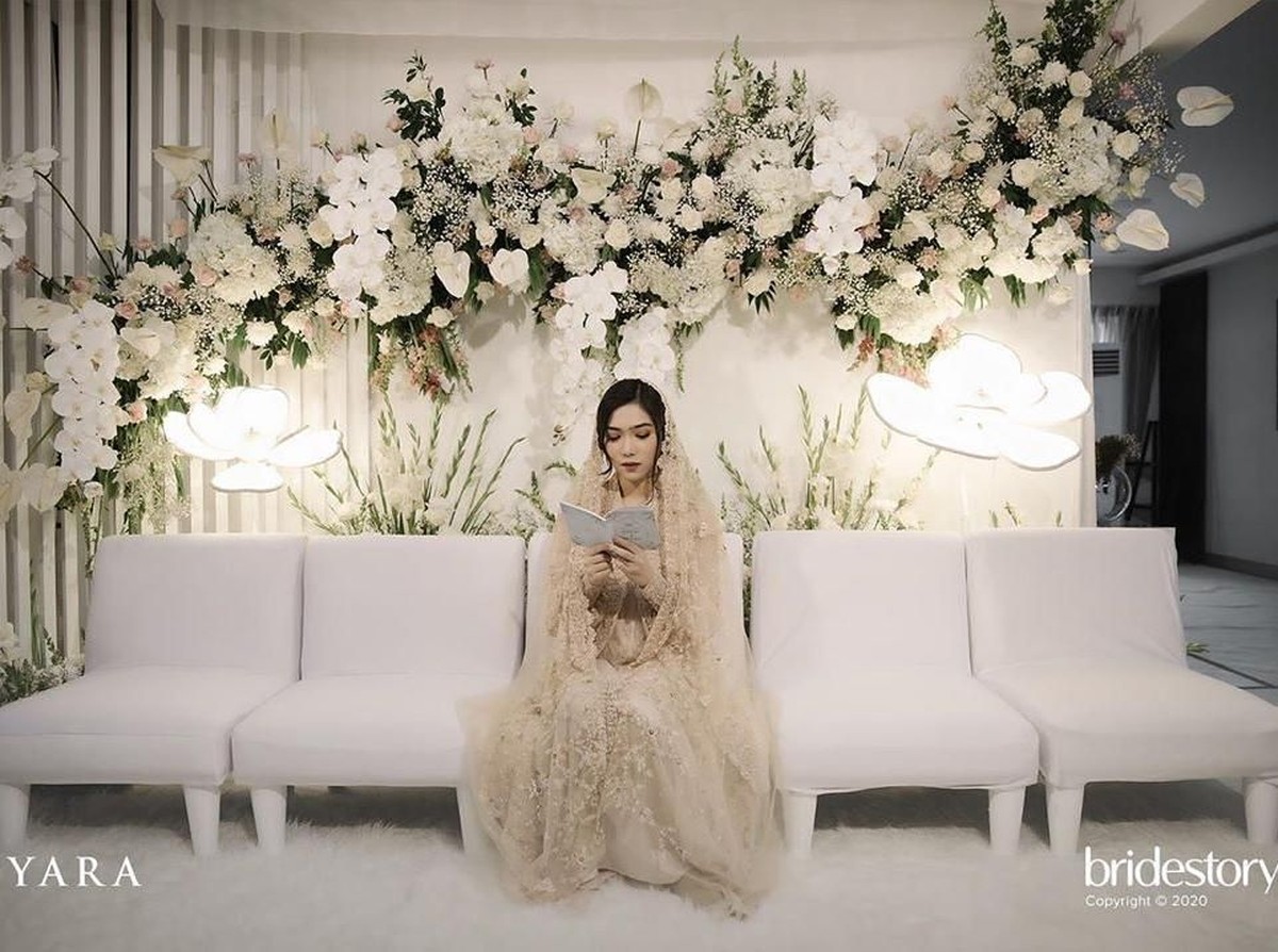 Isyana Sarasvati menggelar acara siraman dan pengajian jelang pernikahan dengan Rayhan Maditra&period;