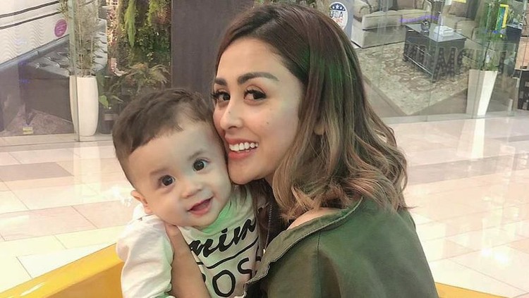 Anak penyanyi dangdut Selvi Kitty harus menjalani perawatan karena terkena penyakit Kawasaki. Penyakit ini bisa dibilang langka terjadi pada anak-anak, Bunda.