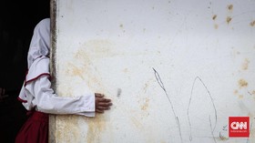 Guru SD Dilarang Mengajar Usai Hukum Siswa Makan Sampah di Buton