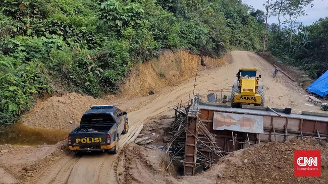 Pemerintah akan menggenjot pembangunan infrastruktur dengan swasta agar dampak virus corona bisa diredam.