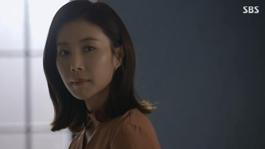Simak tujuh tokoh pelakor di drama Korea yang sukses bikin penonton emosi melihatnya.