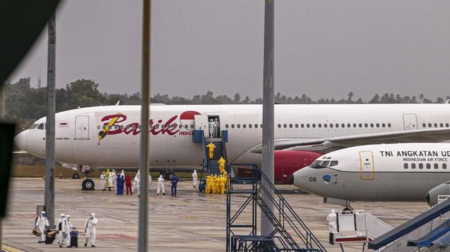 Tak Lolos Pemeriksaan Corona di Wuhan, 3 WNI Batal Pulang Selain tiga WNI yang tak lolos screening, ada empat WNI lain yang tak pulang atas kehendak sendiri karena merasa lebih nyaman di Wuhan, China.