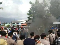 Tolak WNI dari Wuhan, Warga Natuna Demo Bakar Ban di Dekat Lokasi Observasi