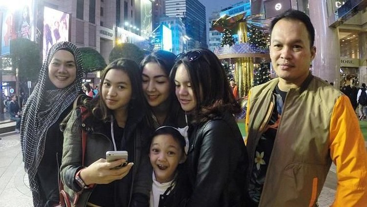 Pengakuan Sarita Abdul Mukti tentang harta gono gini sejak cerai dari Faisal Haris menjadi heboh. Begini tanggapan Faisal yang disampaikan pengacaranya, Bunda.