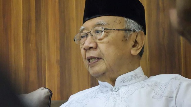 Wapres Ma'ruf Amin menyebut Gus Solah sebagai sosok yang hebat dalam membangun ukhuwah antara NU dan Muhammadiyah.