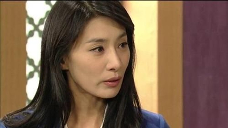 Simak tujuh tokoh pelakor di drama Korea yang sukses bikin penonton emosi melihatnya.