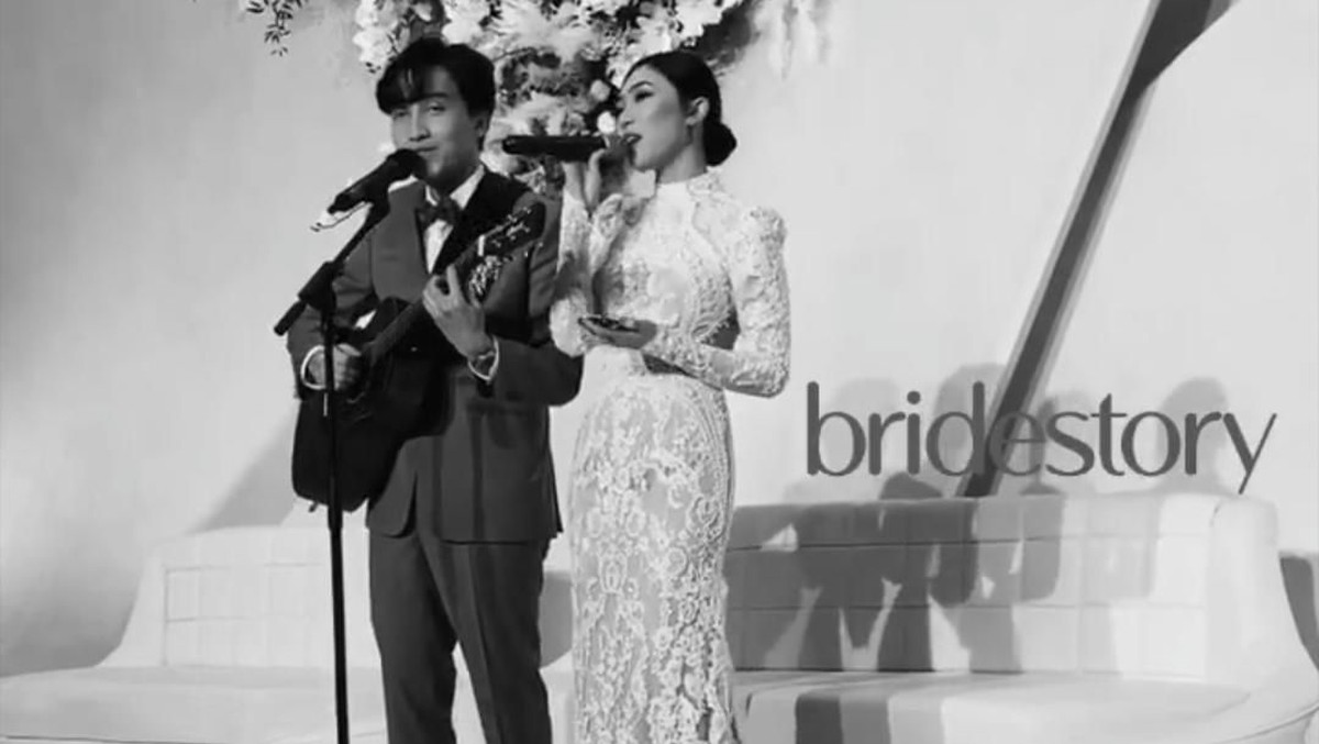 Isyana Sarasvati resmi menikah dengan Rayhan Maditra pada hari Minggu &lpar;2&sol;2&rpar; kemarin&period; Simak lagi momen kebahagiaan mereka yuk&excl;