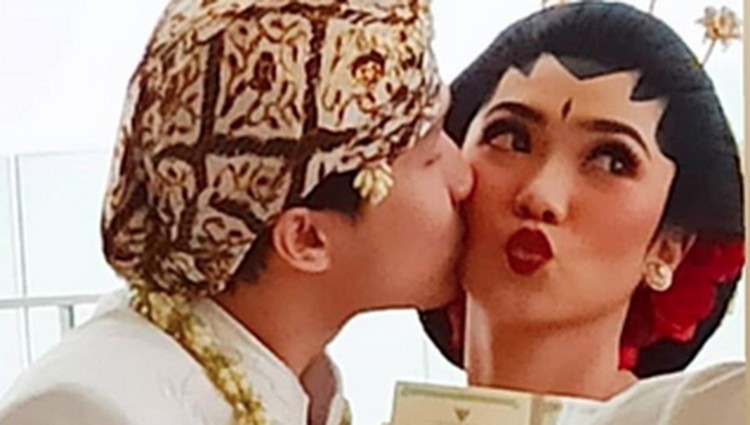 Kisah Cinta Isyana Sarasvati dan Rayhan Maditra Isyana Sarasvati resmi menikah dengan Rayhan di tanggal cantik hari ini. Pernikahan mereka ternyata menyimpan banyak fakta menarik, salah satunya cinta pertama.