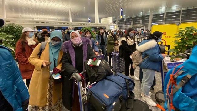 Ratusan WNI dari Wuhan, China akan dipindahkan ke pesawat militer untuk selanjutnya terbang ke Natuna, Kepulauan Riau.