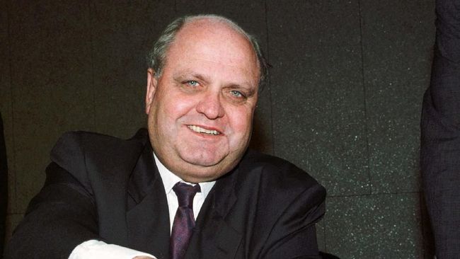 Mantan PM Selandia Baru Mike Moore Tutup Usia Mantan Perdana Menteri (PM) Selandia Baru Mike Moore meninggal dunia pada Minggu (2/2) di usia 71 tahun.