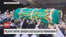 VIDEO: Pelayat Antar Jenazah Gus Sholah ke Pemakaman