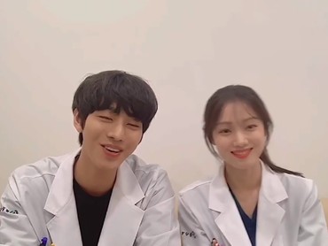 Cerita Mengejutkan Ciuman Panas 2 Artis Top Korea di Drama Dr. Romantic 2