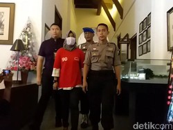 Ini Zikria, Netizen Penghina Risma