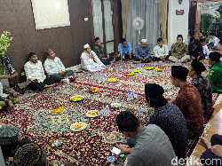 Tahlilan Digelar di Rumah Duka Gus Sholah di Mampang Jaksel