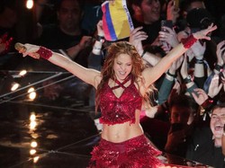 Sosok Shakira yang Bikin Netizen Gagal Fokus di Super Bowl 2020