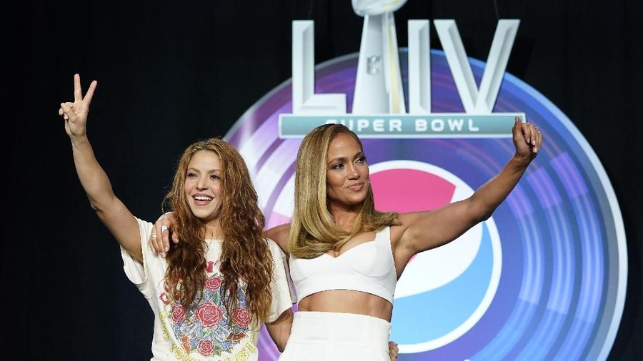 Shakira dan Jennifer Lopez menggebrak panggung Super Bowl 2020, Minggu (2/2).