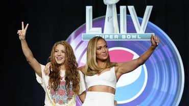 Keren! Duet Shakira & Jennifer Lopez Gebrak Panggung Super Bowl 2020