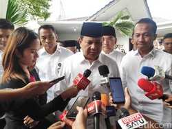 Prabowo Sebut Almarhum Gus Sholah Tokoh Bangsa yang Sangat Penting