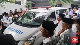 Jenazah Gus Sholah Diberangkatkan ke Jombang
