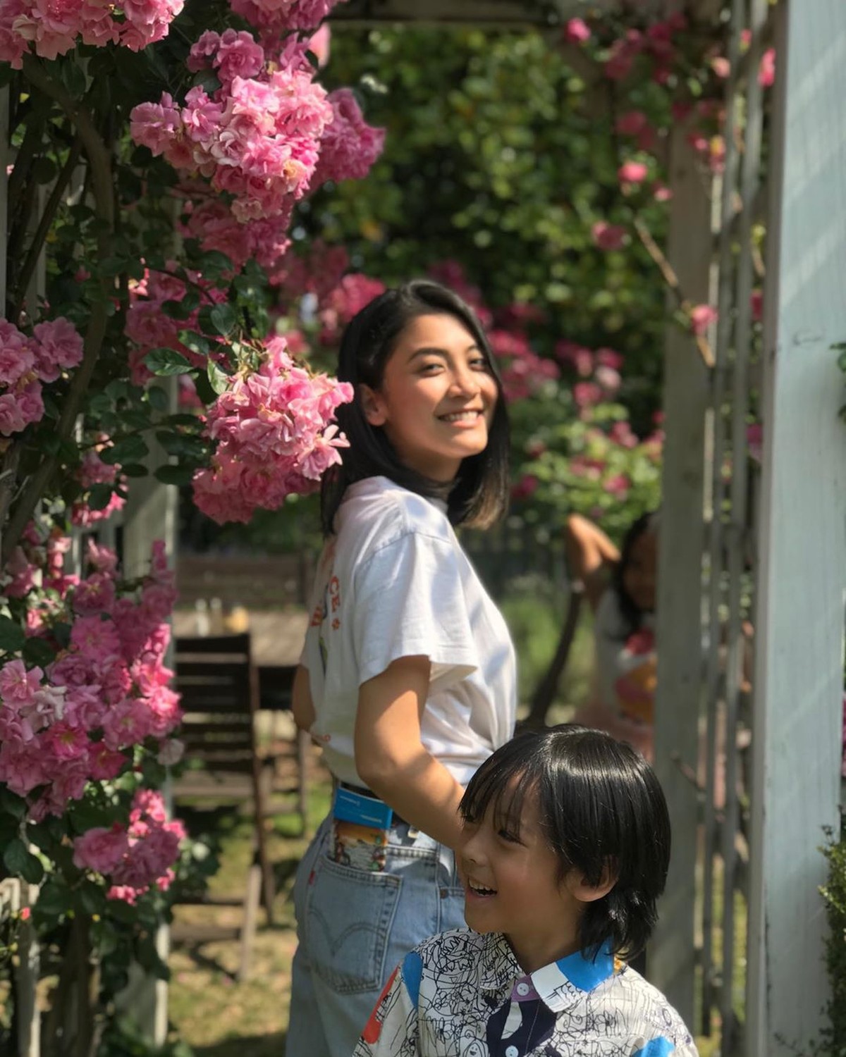 Berikut ini fakta Canti Tachril&comma; wanita cantik putri konglomerat Indonesia yang disebut pacar baru Adipati Dolken&period;