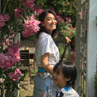 Profil Canti Tachril, Calon Istri Adipati Dolken Bersuara Merdu