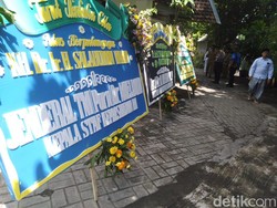 Karangan Bunga Berdatangan ke Ponpes, Mulai Risma, Anis Baswedan hingga Moeldoko