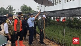 Jokowi Kembali Tinjau Desa Terdampak Longsor di Sukajaya