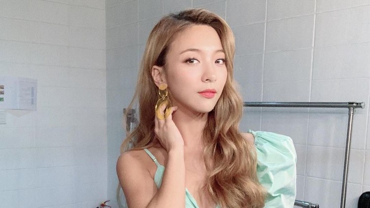 Artis cantik asal Korea Selatan, Luna f(x) melakukan diet ekstrem sebelum promosikan lagu terbarunya. Ia bisa menurunkan 8 kg hanya dalam satu minggu, lho.
