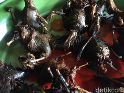 Anjing Dipanggang Hidup-hidup hingga Kelelawar Bacem yang Laris