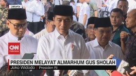 VIDEO: Presiden Jokowi Melayat Almarhum Gus Sholah