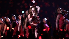 Bocorkan Lagu Baru, Shakira Jadi Trending Topic