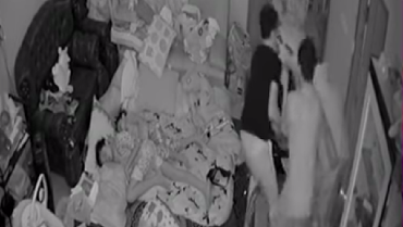 img-title Terkuak! Masih Bermukena, Ini CCTV Lina eks Sule Terkapar hingga Meninggal