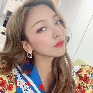 Lirik Lagu Madonna - Luna