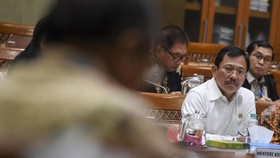 Pemerintah Bagi-bagi Ponsel untuk WNI dari Wuhan di Natuna