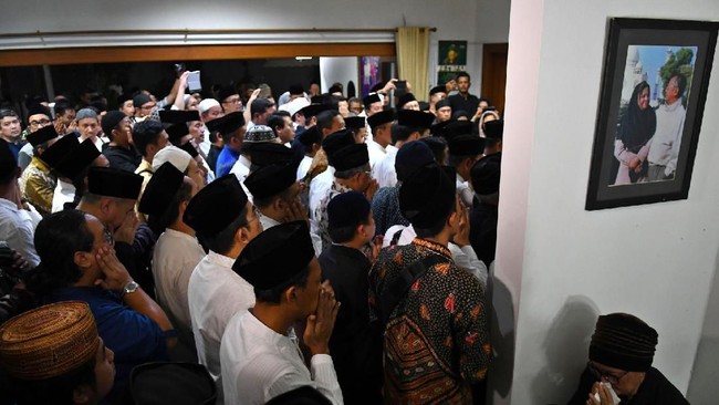 Putra almarhum Gus Solah mengungkapkan sakit yang diderita ayahnya sebelum wafat di Jakarta, Minggu (2/2) malam.